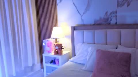 L U N A   Try my private  online show from 11-11-25, 11:54