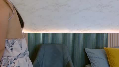 Snapshot of luna_valle chatting on 10-19-25, 08:09 luna_valle online show from 10-19-25, 08:09