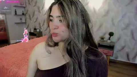 Snapshot of luna_volk chatting on 09-24-25, 04:27 Luna online show from 09-24-25, 04:27