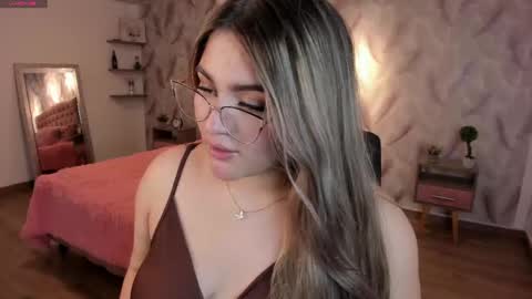 Snapshot of luna_volk chatting on 10-08-25, 02:53 Luna online show from 10-08-25, 02:53