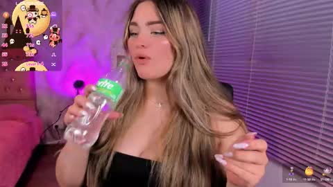 Snapshot of luna_volk chatting on 10-22-25, 04:02 Luna online show from 10-22-25, 04:02