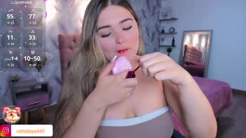 Snapshot of luna_volk chatting on 11-21-25, 02:43 Luna online show from 11-21-25, 02:43