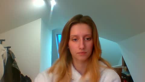 L U N A  online show from 01-08-25, 02:46