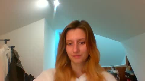 L U N A  online show from 01-08-25, 06:09