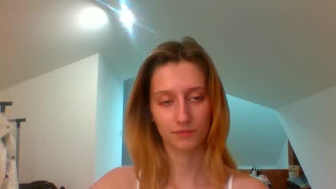 L U N A  online show from 01-10-25, 02:55