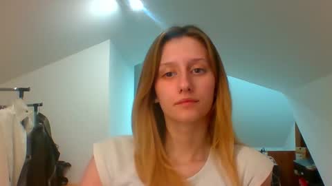 L U N A  online show from 01-15-25, 06:08