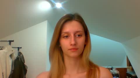 L U N A  online show from 01-22-25, 05:49