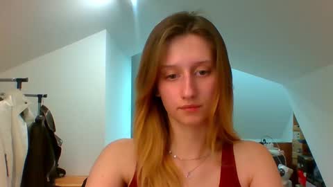 L U N A  online show from 02-05-25, 05:53