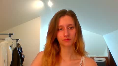 L U N A  online show from 02-25-25, 07:52