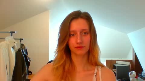 L U N A  online show from 02-25-25, 10:58