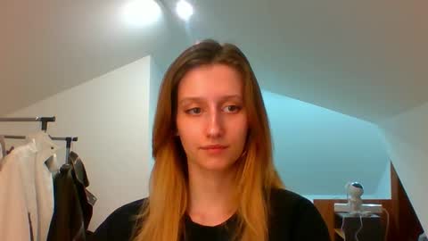 L U N A  online show from 03-05-25, 06:34