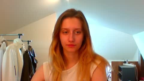 L U N A  online show from 03-10-25, 02:59