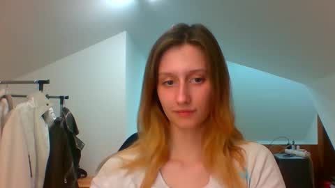 L U N A  online show from 03-12-25, 06:44