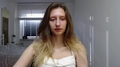 L U N A  online show from 09-19-25, 05:42