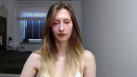 L U N A  online show from 09-26-25, 05:55