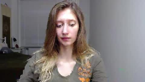 Snapshot of luna_xsensual chatting on 10-17-25, 05:43 L U N A online show from 10-17-25, 05:43