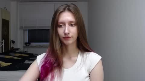 Snapshot of luna_xsensual chatting on 11-17-25, 06:30 L U N A online show from 11-17-25, 06:30