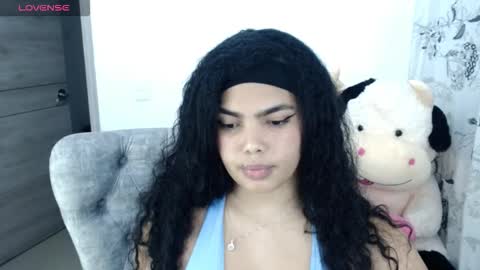 Snapshot of lunaa777 chatting on 10-22-25, 01:50 Tiana james online show from 10-22-25, 01:50