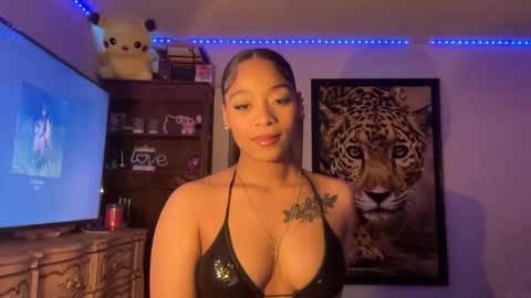 lunaa_11 online show from 11-18-25, 08:30