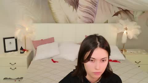 Snapshot of lunaa_baby_girl chatting on 04-04-26, 08:06 Luna online show from 04-04-26, 08:06