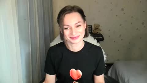 Snapshot of lunaa_bluee chatting on 12-16-25, 10:15 lunaa_bluee online show from 12-16-25, 10:15