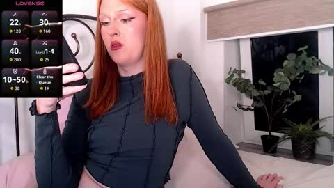 Snapshot of lunabl1ss chatting on 02-01-26, 11:14 Luna give me a thumbs up please online show from 02-01-26, 11:14