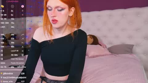 Luna give me a thumbs up please online show from 04-06-26, 09:16