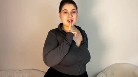 Snapshot of lunablakes chatting on 02-20-26, 07:43 Luna online show from 02-20-26, 07:43