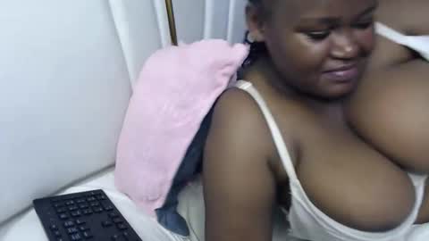 lunabloom01 online show from 10-06-25, 12:35