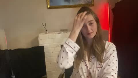 lunafeather online show from 11-06-25, 03:57