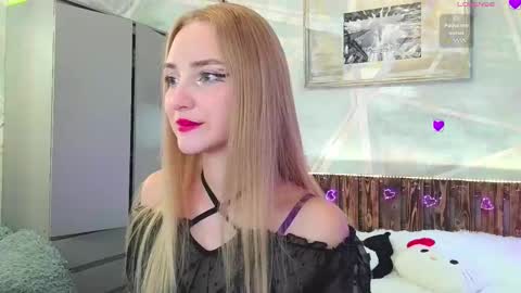 Luna online show from 09-18-25, 08:38