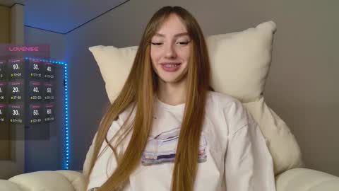 Snapshot of lunainnk chatting on 10-15-25, 11:49 Luna online show from 10-15-25, 11:49