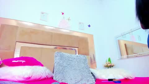 Snapshot of lunaluvxx chatting on 12-08-24, 06:17 Luna online show from 12-08-24, 06:17