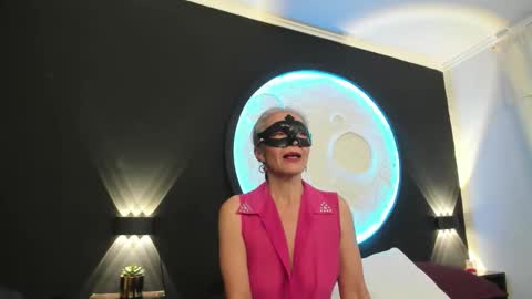 Snapshot of lunamisteriosa_ chatting on 10-23-25, 11:09 lunamisteriosa_ online show from 10-23-25, 11:09