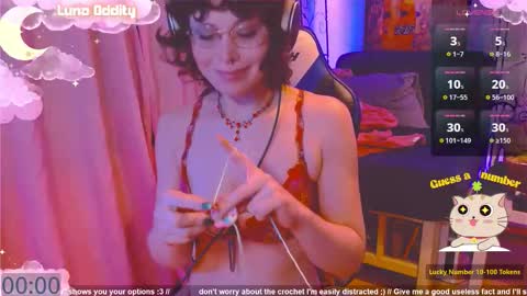 Snapshot of lunaoddity chatting on 11-18-25, 08:13 Luna online show from 11-18-25, 08:13