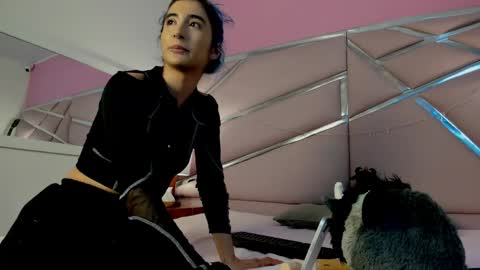 Luna Page online show from 03-08-25, 01:14