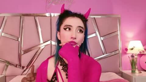 Luna Page online show from 10-03-25, 09:34