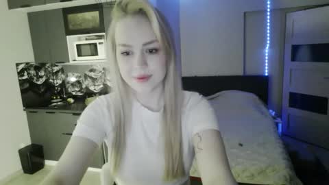 lunapeony online show from 02-21-26, 11:39