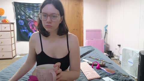 Snapshot of lunaquinn45 chatting on 12-22-24, 04:27 lunaquinn45 online show from 12-22-24, 04:27