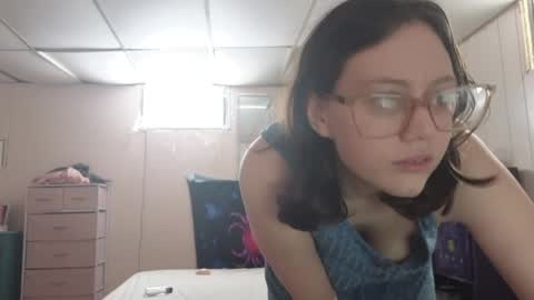 Snapshot of lunaquinn45 chatting on 01-11-25, 04:14 lunaquinn45 online show from 01-11-25, 04:14