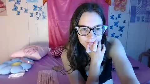 Snapshot of lunaquinn45 chatting on 11-22-25, 04:28 lunaquinn45 online show from 11-22-25, 04:28