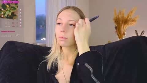 Kelly online show from 10-16-25, 02:40