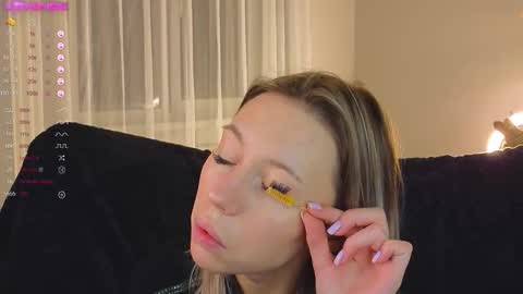 Kelly online show from 10-27-25, 02:43