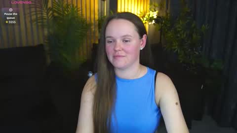 Snapshot of lunaroyale chatting on 10-26-25, 02:01 lunaroyale online show from 10-26-25, 02:01