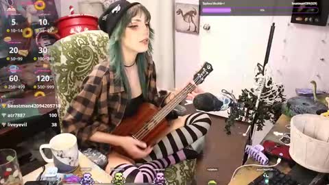 Snapshot of lunasparkles chatting on 02-14-25, 08:31 ..LunaSparkles. online show from 02-14-25, 08:31