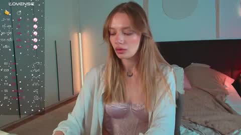 LunaticaBae online show from 10-21-25, 03:29