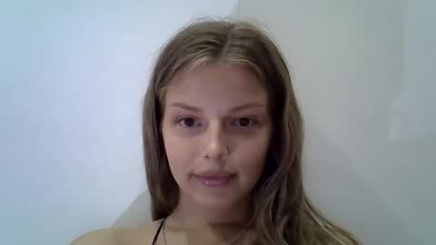 Luna  online show from 09-23-25, 06:11