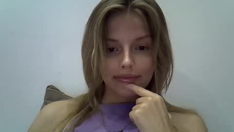 Luna  online show from 09-25-25, 08:12