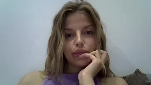 Luna  online show from 09-26-25, 06:12