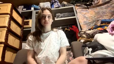 Snapshot of lunavellex chatting on 04-03-26, 03:43 Mia online show from 04-03-26, 03:43